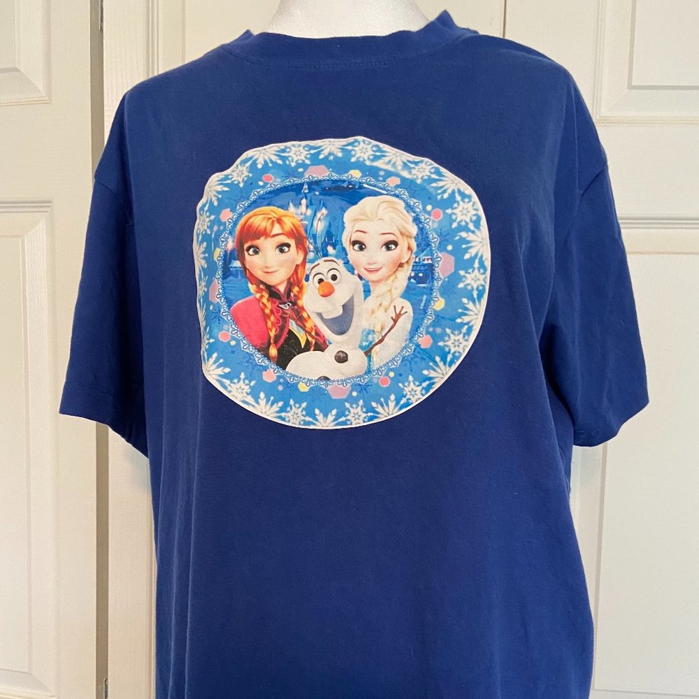 Frozen Elsa, Anna and Olaf Graphic Shirt Women’s Size L